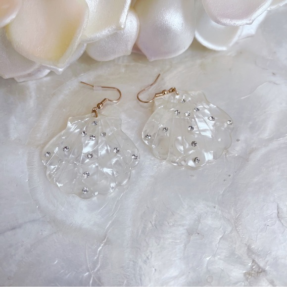White Faux Shell CZ Dangle Earrings NWOT - Picture 3 of 11